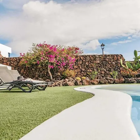 Villa Puerto Del Carmen Sleeps 6 Air Con Wifi Puerto del Carmen (Lanzarote)