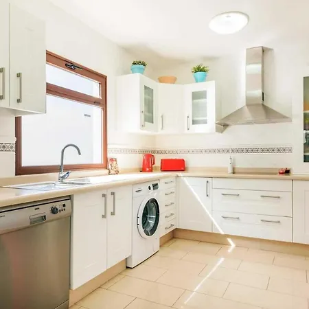 Vila Puerto Del Carmen Sleeps 6 Air Con Wifi