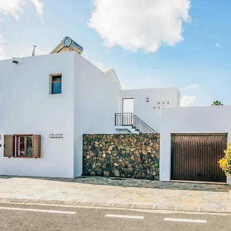 Puerto Del Carmen Sleeps 6 Air Con Wifi Vila