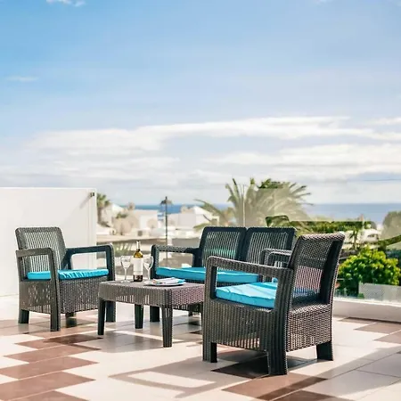 Puerto Del Carmen Sleeps 6 Air Con Wifi Vila