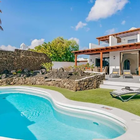 Vila Puerto Del Carmen Sleeps 6 Air Con Wifi *