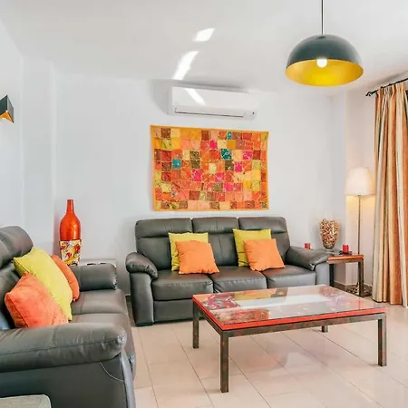 Puerto Del Carmen Sleeps 6 Air Con Wifi Villa